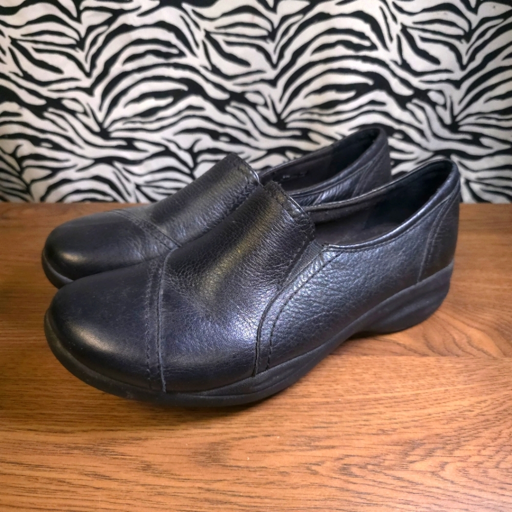 AUC99 0529 Thrifted Womens Sz. 8.5 Black Clarks Slide Shoes PREVOWN0